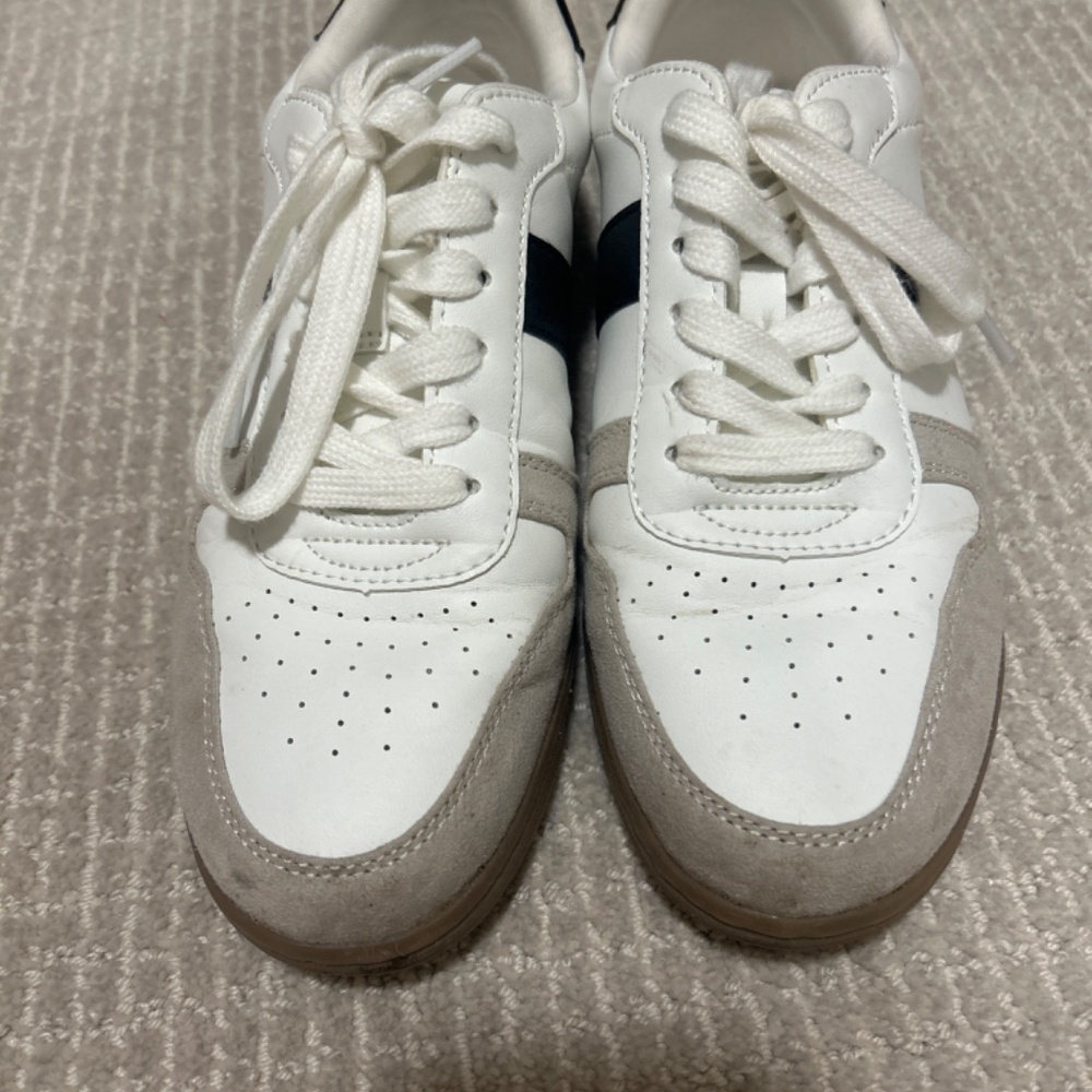 Universal Thread Shoes - Picture 2 of 2